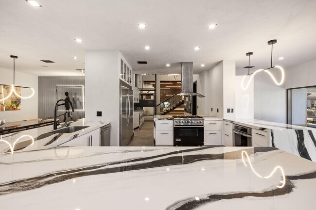 Building Photo - 839 NE Bay Isle Dr