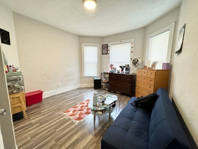 Building Photo - 44 Crescent Ave