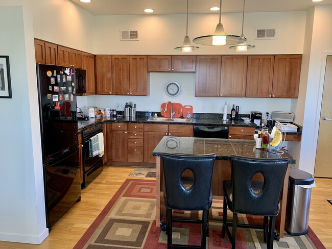 Kitchen - 1053 W Century Dr