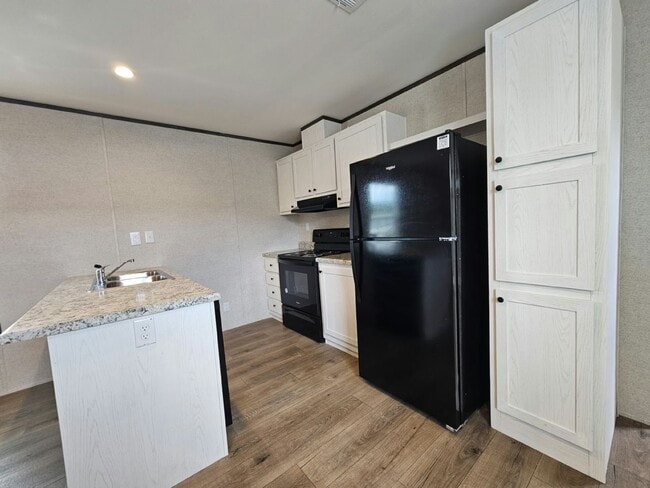 Building Photo - 1018 Myakka Dr