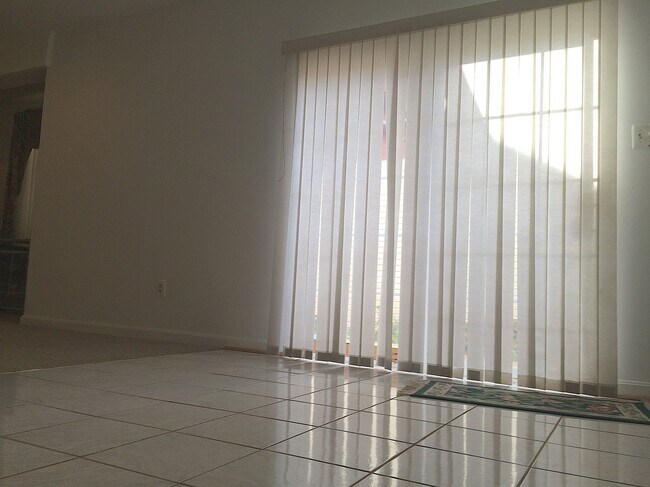 Foto del edificio - 14187 Darkwood Dr