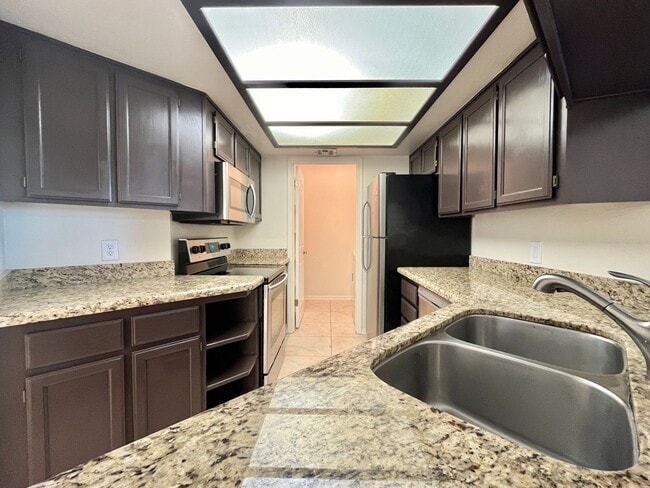 Foto del edificio - Luxurious 2 Bd 2 Ba Condo in Biltmore!