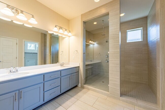 Foto del edificio - Beautiful 3 bedroom, 2 bathroom home in Pa...