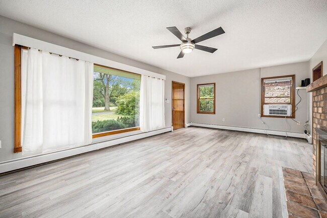 Foto del edificio - Charming, remodeled 2-Bed/1-Bath  ranch style home- $1499