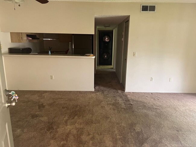 Building Photo - 2/2 second floor condo at Oak Forrest