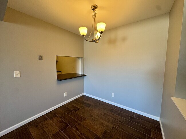 Foto del edificio - 600 E McKinley Rd