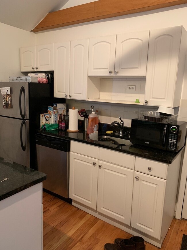 Building Photo - 2321 W Belmont Ave