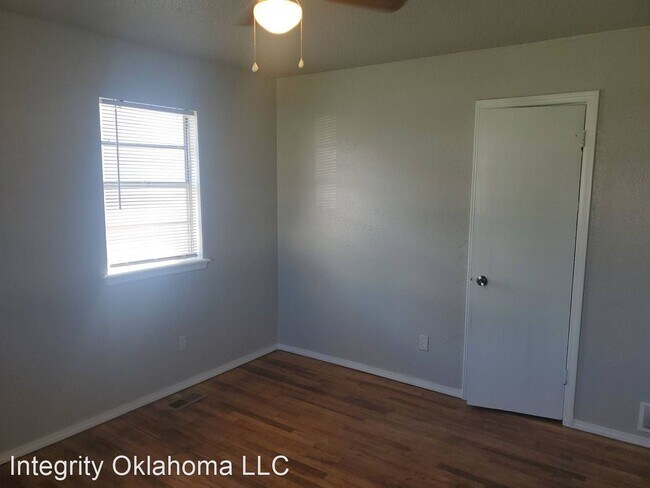Building Photo - 3 br, 1 bath House - 6413 S. Kelley