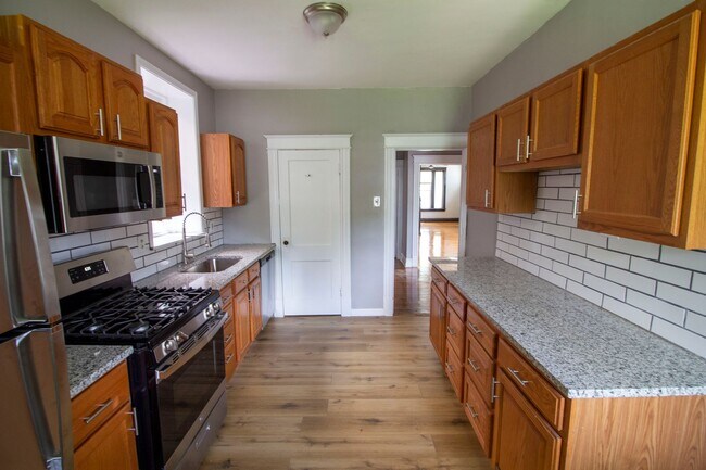 Building Photo - 4247 Grace Ave