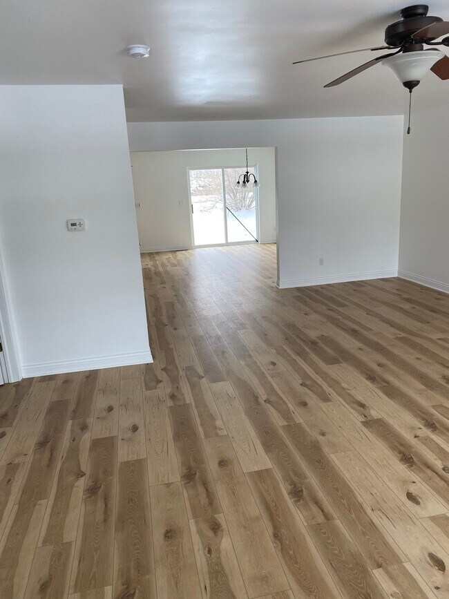 Foto del edificio - 258 Meadow Ln