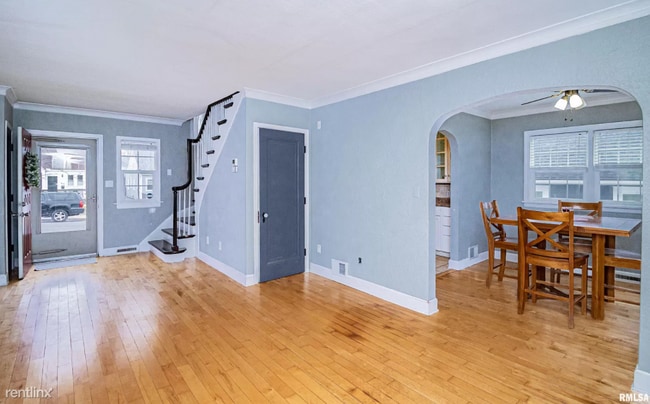 Building Photo - 2 br, 1 bath House - 406 W Albany Ave