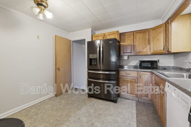 Foto del edificio - 49 Story Rd