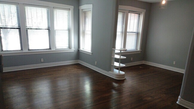 Foto del edificio - 5022 N Winthrop Ave