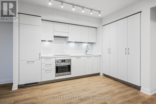 Building Photo - 36 Brentcliffe Rd