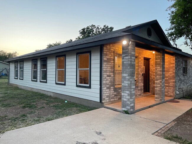 Foto del edificio - 2427 Wescott Ave