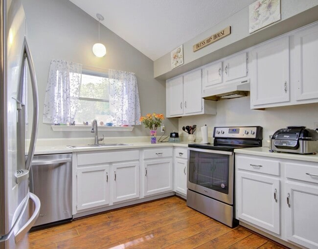 Building Photo - 5810 Wildfire St