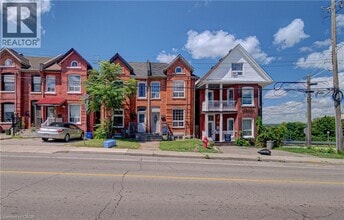 Building Photo - 299 Bay St N