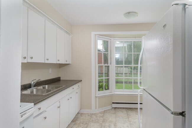 Photo du bâtiment - Beautifully Updated 3-Bedroom Townhome in North London