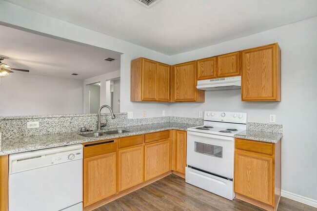 Foto del edificio - 2421 Gabriel Dr