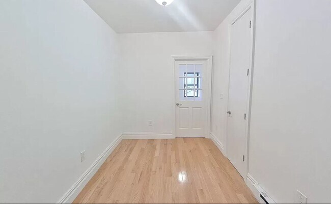 Building Photo - Tenth Avenue