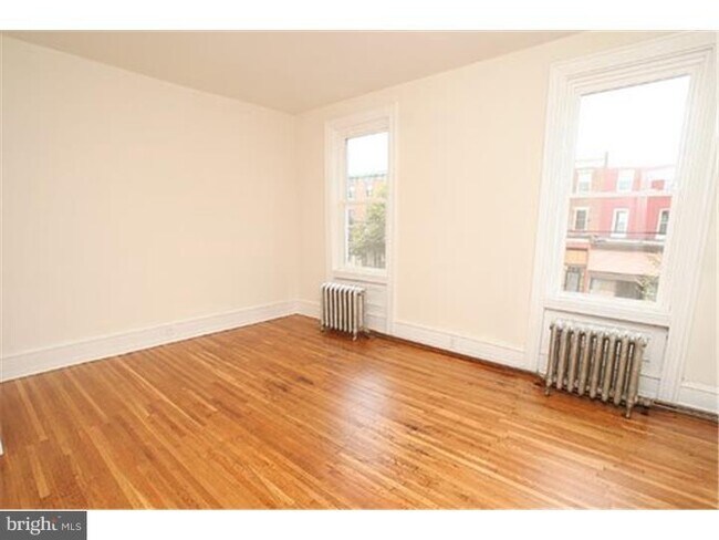 Foto del edificio - 2808 W Girard Ave