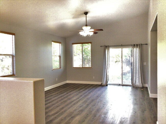 Foto del edificio - 5838 Rainier Peak Dr