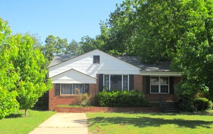 Foto principal - Cute 3 Bed 1 Bath in May Ten Addition NW O...