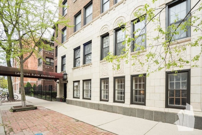Foto del edificio - 817 W Lakeside Pl