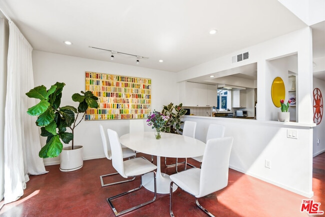 Foto del edificio - 469 Sherman Ave