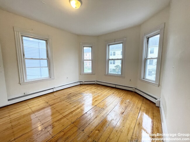 Building Photo - 72 Calumet St