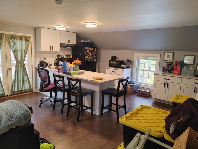 full kitchen - 23 River St