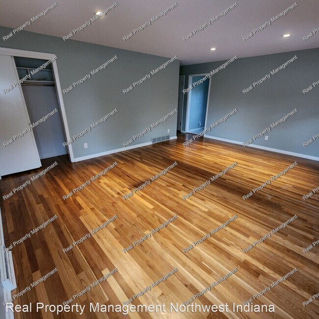 3 br, 1.5 bath House 7942 Monroe Ave House Rental in Munster, IN