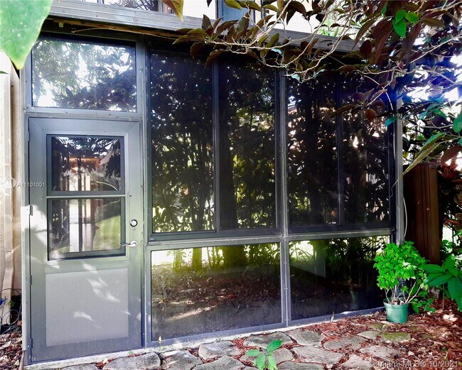 Building Photo - 3960 Cocoplum Cir