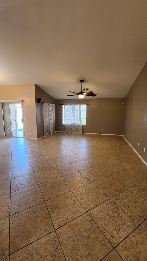 Building Photo - 1322 E Harwell Rd, Phoenix AZ 85042
