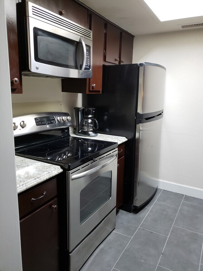 Foto del edificio - 12822 Midway Rd