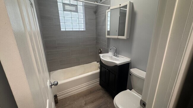 Foto del edificio - 6948 N Ashland Blvd