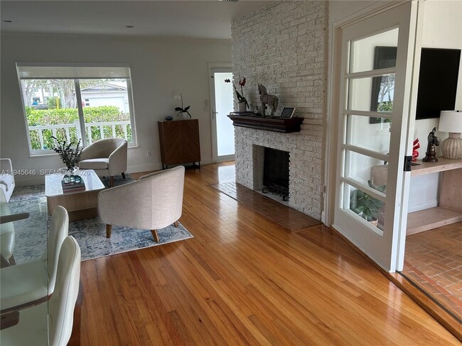 Foto del edificio - 1240 S Alhambra Cir