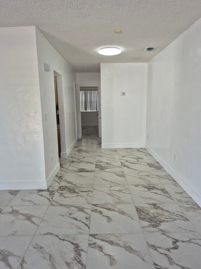 Foto del edificio - 45 Northwest Blvd