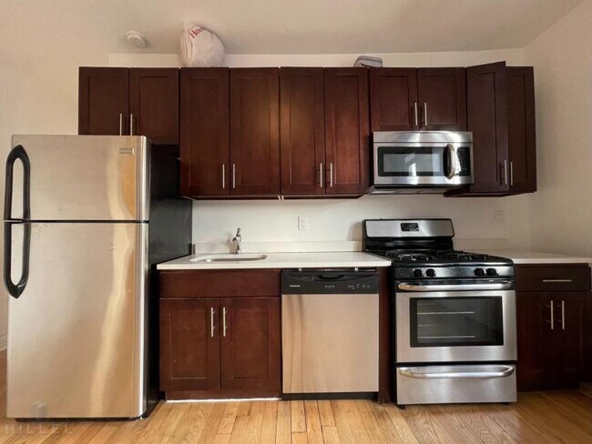 Foto del edificio - 2 bedroom in ASTORIA NY 11106