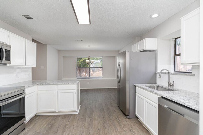 Building Photo - Beautifully Renovated Home with Modern Fea...