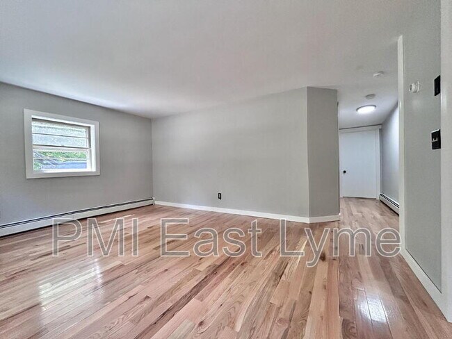 Foto del edificio - 65 Beach Pond Rd