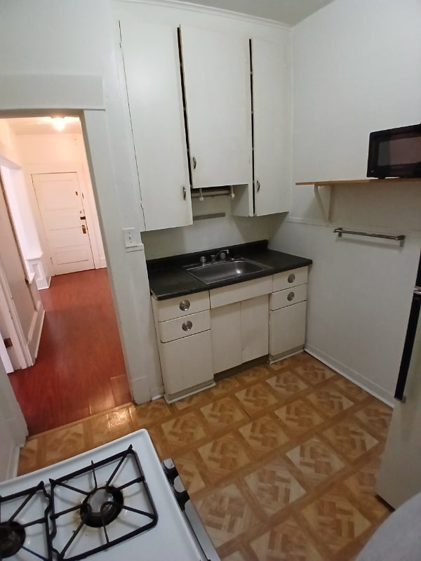 Building Photo - 1703 12th Ave