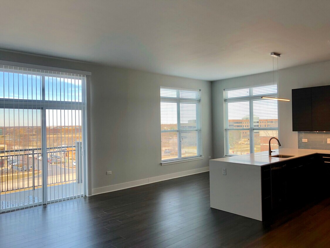 Den / Dining Nook - 1137 N Arlington Heights Rd