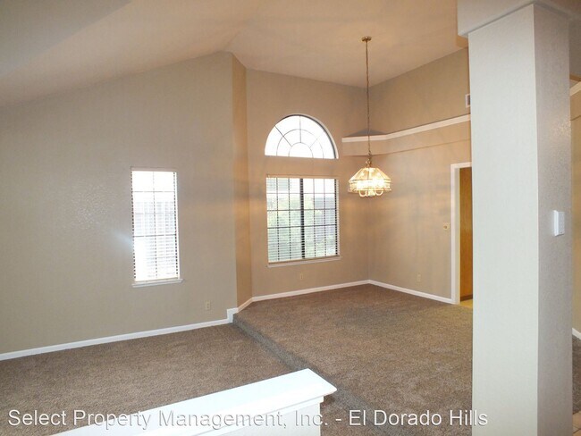 Building Photo - 4 br, 2.5 bath House - 4635 Castana Drive