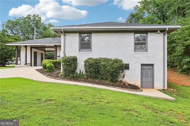 Building Photo - 3731 N Druid Hills Rd