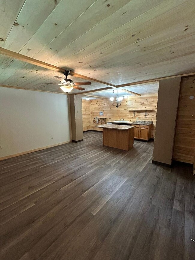 Building Photo - 480 Spruce Hollow Rd
