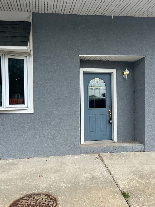 Building Photo - 28 E Main St