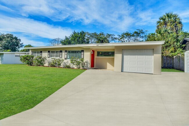 Foto del edificio - 3621 Sutton Dr