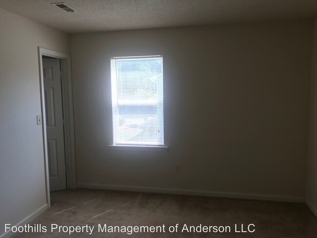 Building Photo - 700 Simpson Rd