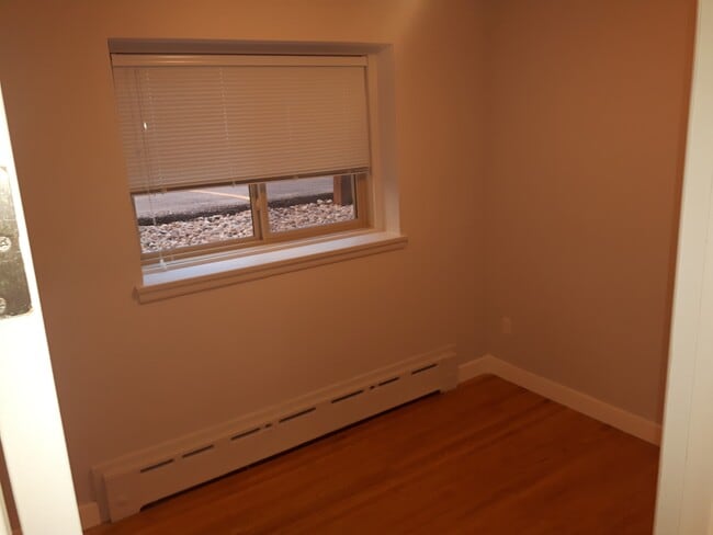 Building Photo - 85-85 Hargrave St